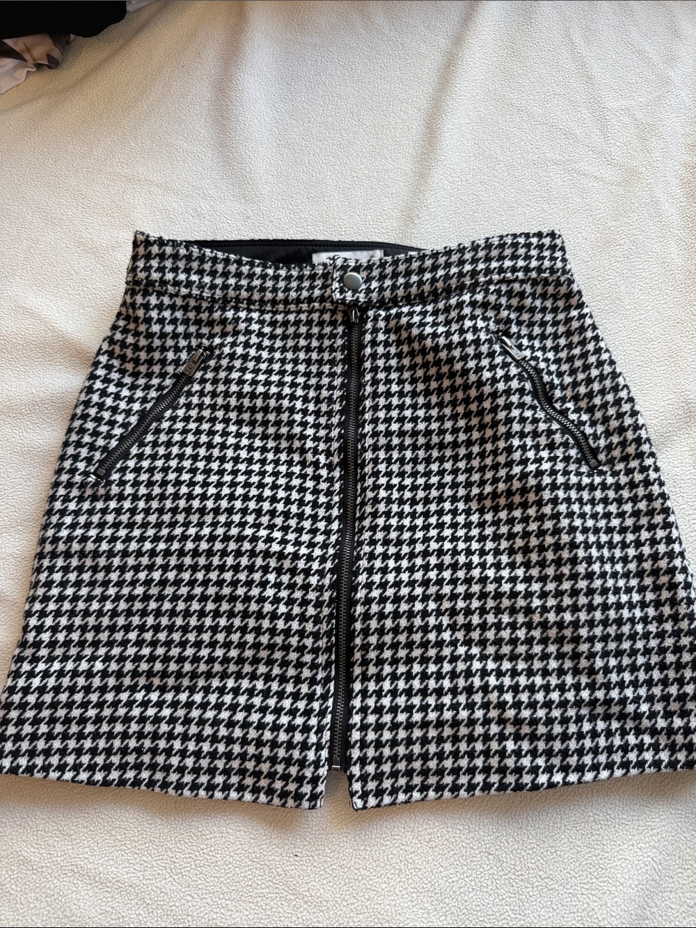 Hollister Black and White Houndstooth Mini Skirt